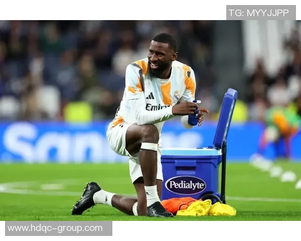 杰拉德怒批皇马两将：吕迪格的犯规太愚笨！他们底子不会防卫